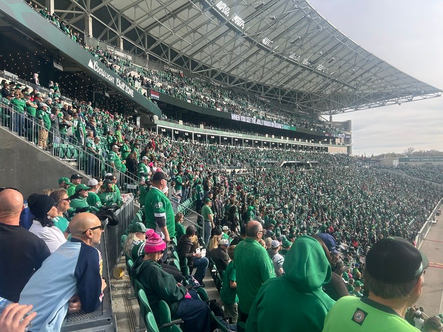 Riders crowd.JPG 